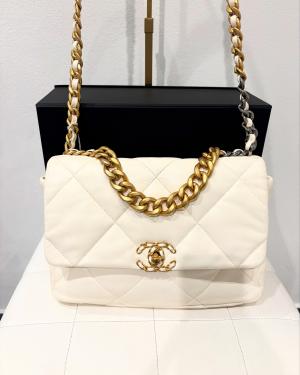 Chanel 19